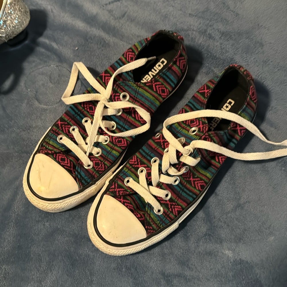 Women’s size 7, converse